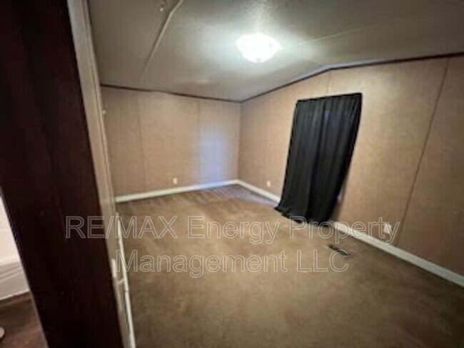 Building Photo - 10896 N Cedar Rd