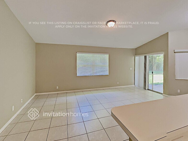 Building Photo - 13750 Lilac Pl