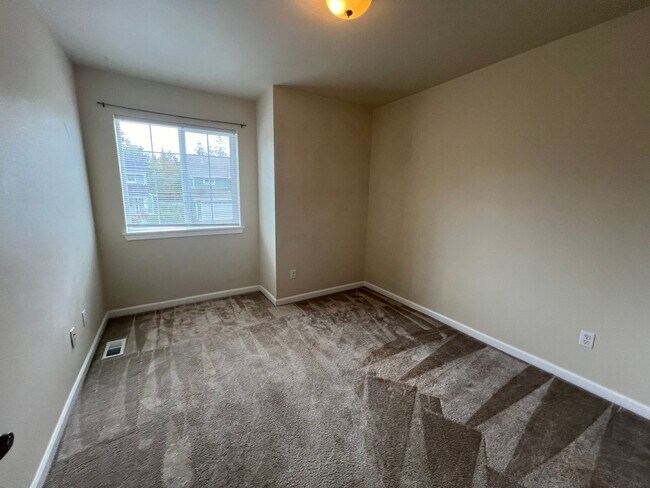 Building Photo - Large Four-Bedroom Home in the Heart of PO! Available for Rent NOW!