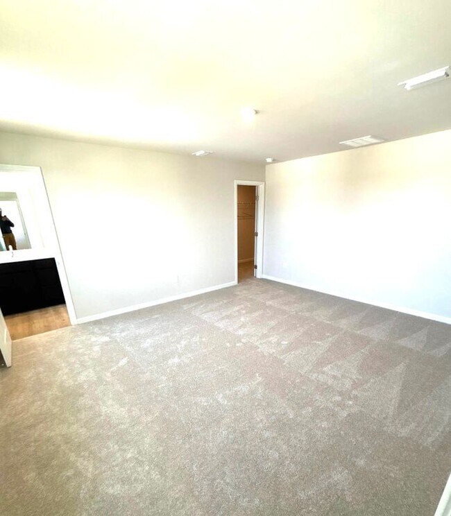 Building Photo - 125 Pampas St