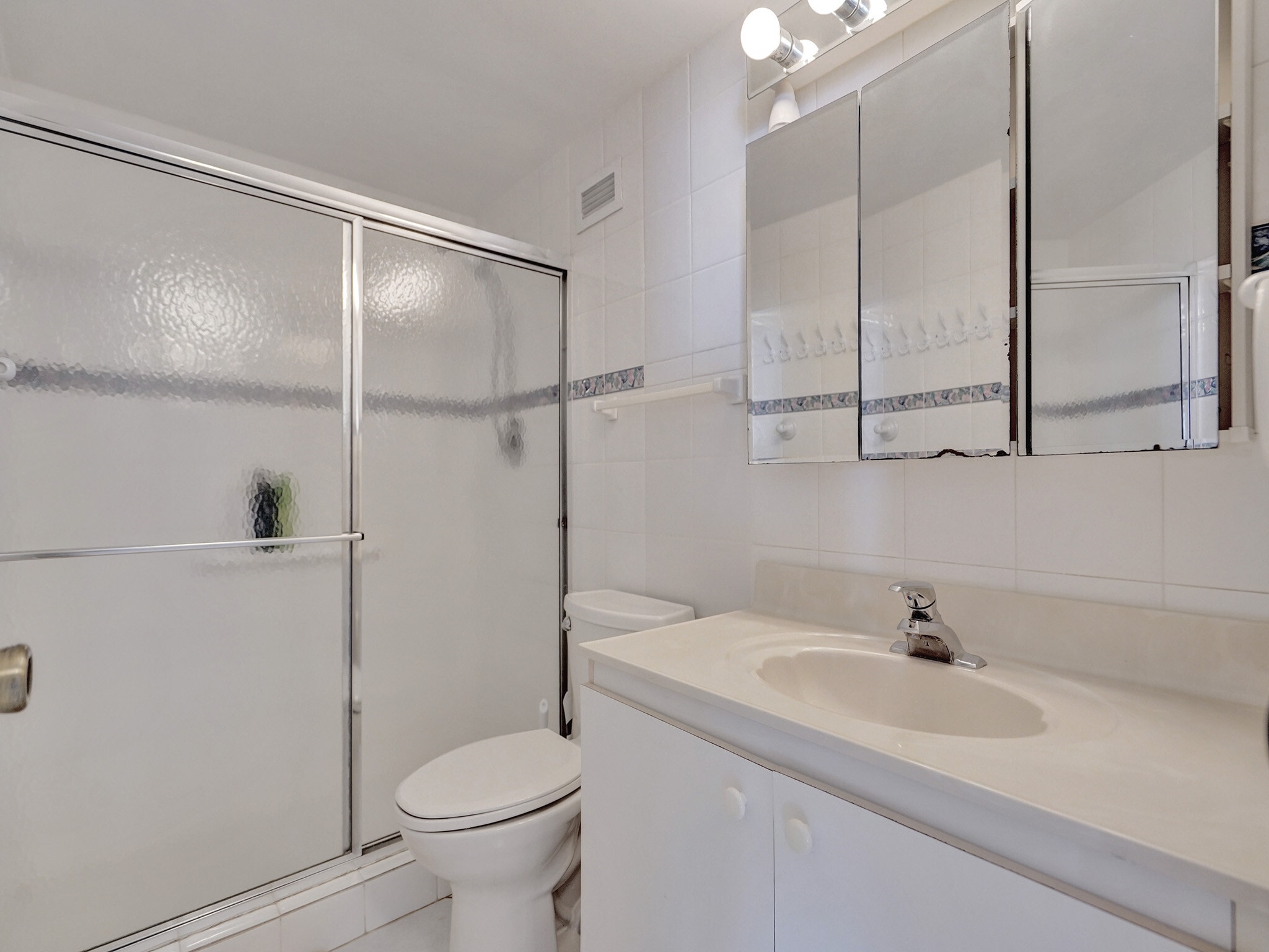 Building Photo - 3725 S Ocean Dr