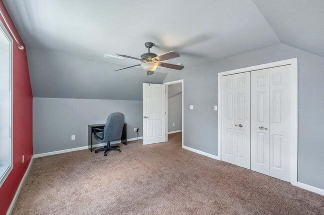 Building Photo - A spacious four bedroom, two and a half bathroom home located in the heart of the DeFuniak Spring...