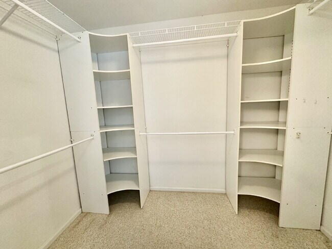 Building Photo - Charming Two Bedroom Home in Pinecrest!
