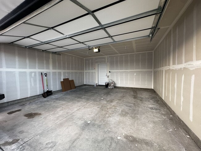 Building Photo - Refined 3-Bedroom Townhome in Sugar City | Spacious Layout, 2-Car Garage & Modern Finishes