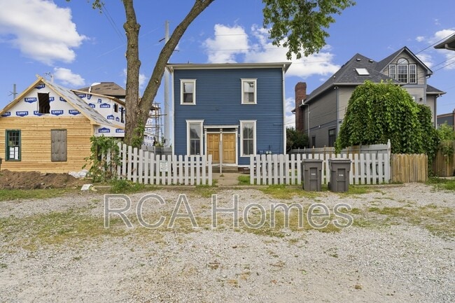 Building Photo - 918 N College Ave