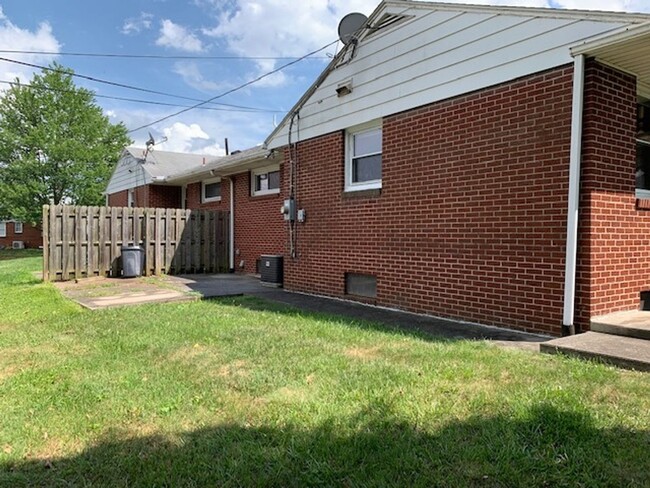 Building Photo - Adorable Single Family Home in Middletown