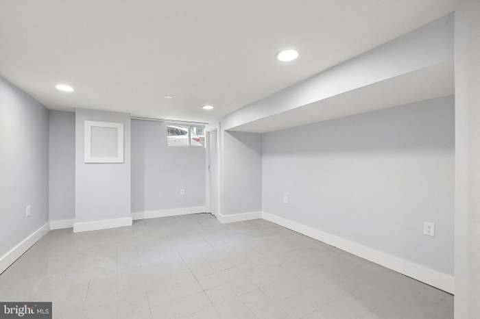 Building Photo - 2225 S Rosewood St
