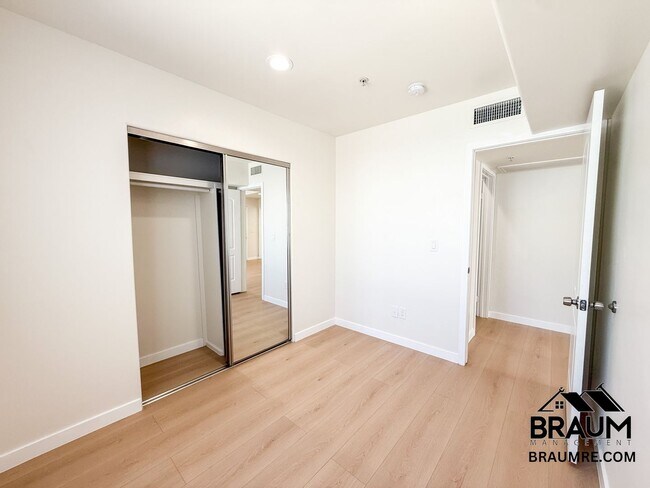 Building Photo - 1415 Centinela Ave