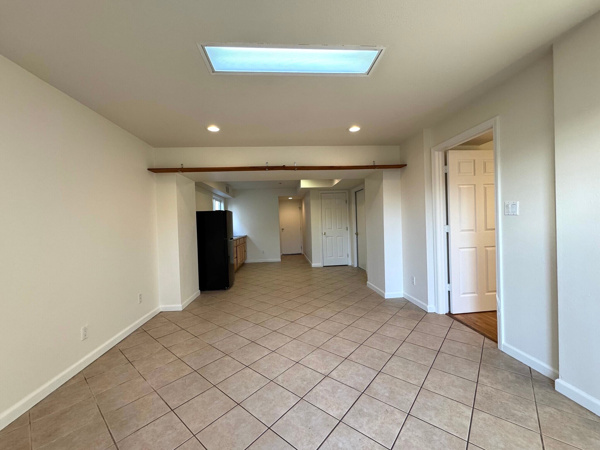 Building Photo - 1315 Skyline Dr