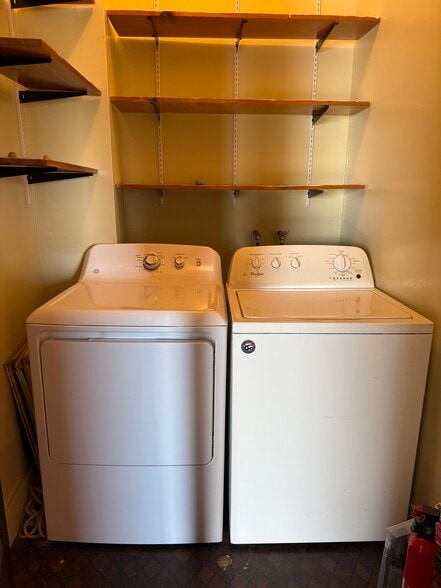 Building Photo - 633 20th St