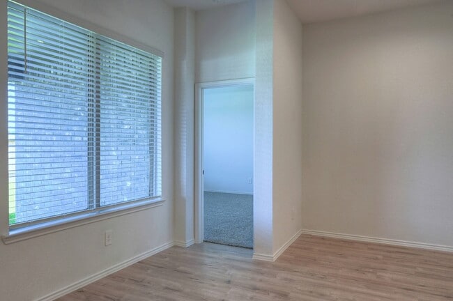 Building Photo - 31603 Zoe Pt