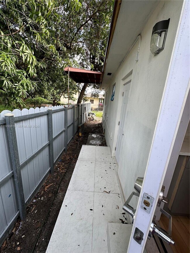 Building Photo - 1300 Dunad Ave