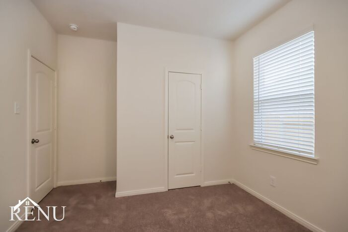 Building Photo - 10458 Sweetwater Creek Dr