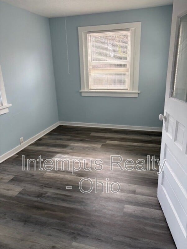 Building Photo - 306 Maplewood Ave