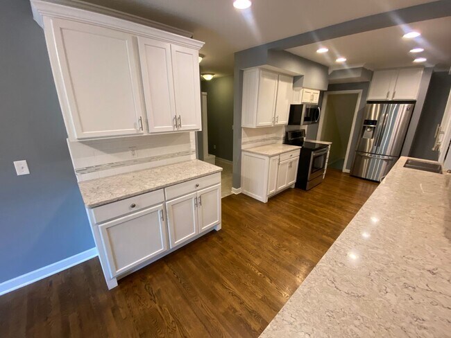 Building Photo - 4 Bedroom - Upper Arlington