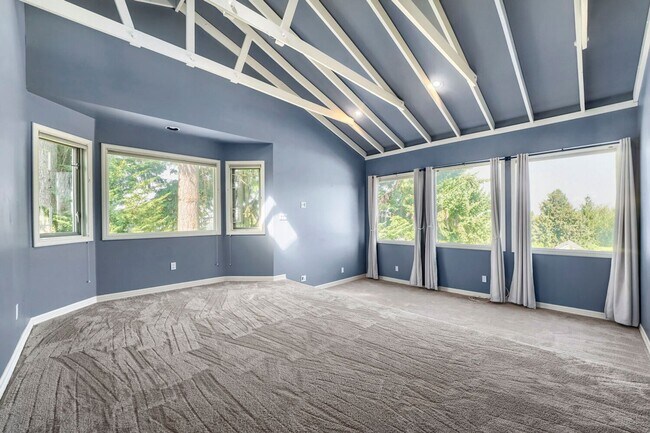 Building Photo - 422 W Raye St