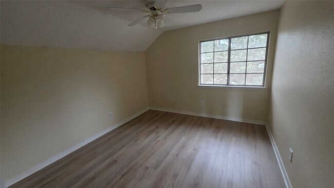 Building Photo - 15207 Pebble Lake Dr