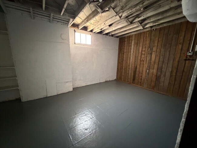 Building Photo - PRICE REDUCED! 3 Bedroom, 2 Bathroom House Located in Stanton near downtown and High School!