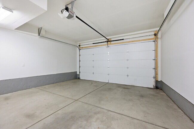 Building Photo - $3,440.95 with $300 off the first month's rent, 2 Beds - 4 Bath, Townhouse in Denver with Cozy Fi...