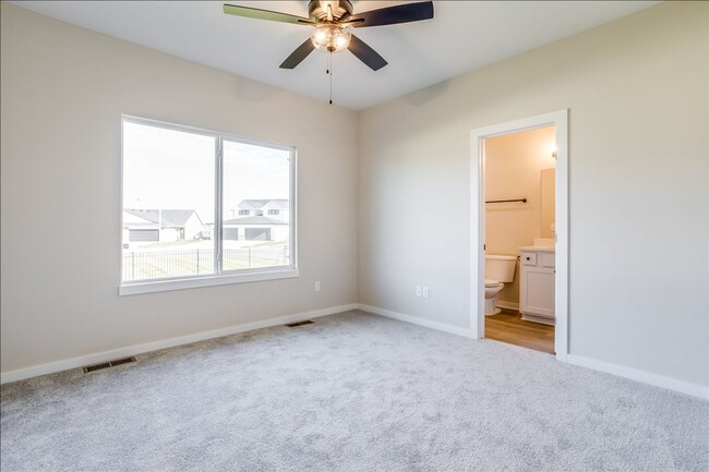 Building Photo - Fox Creek - Chuck Plan