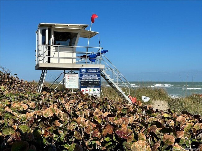 Building Photo - 138 NE Coastal Dr