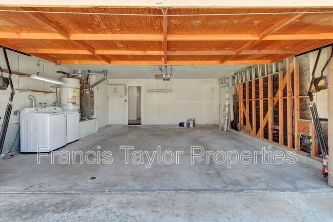 Building Photo - 2182 Firethorn Glen