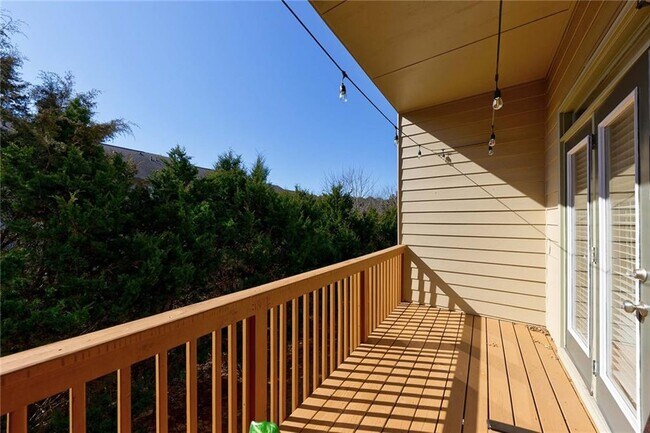 Building Photo - 2022 Cobblestone Cir NE
