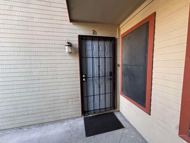 Building Photo - 1111 Shiloh Dr