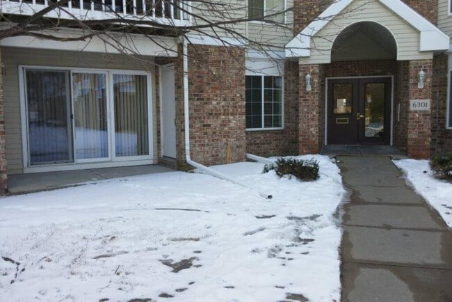 Building Photo - 305 Nautilus Dr