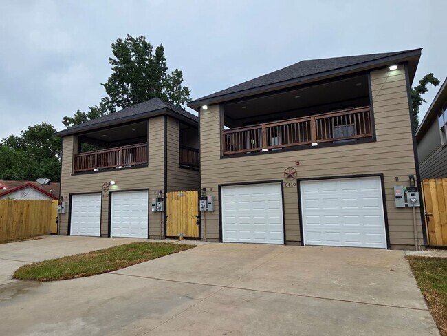 Building Photo - Stunning Duplex with Garage & Modern Finishes