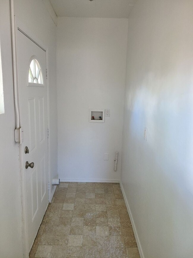 Building Photo - Edith