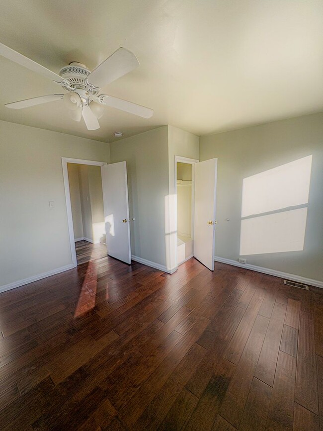 Building Photo - NEWLY RENOVATED CORNER UNIT! 2-Bedroom, 2-...