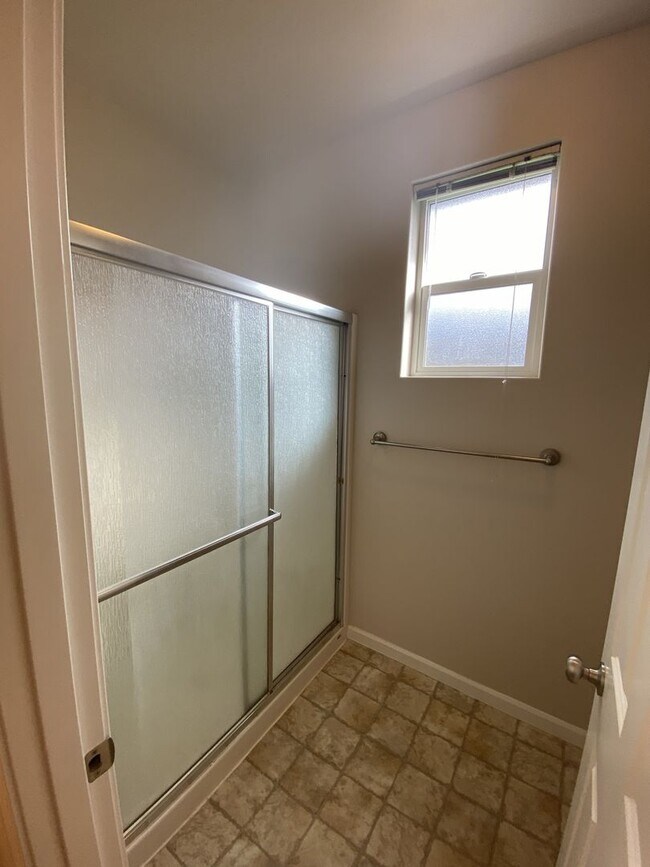 Building Photo - 1102 Breckenridge Dr