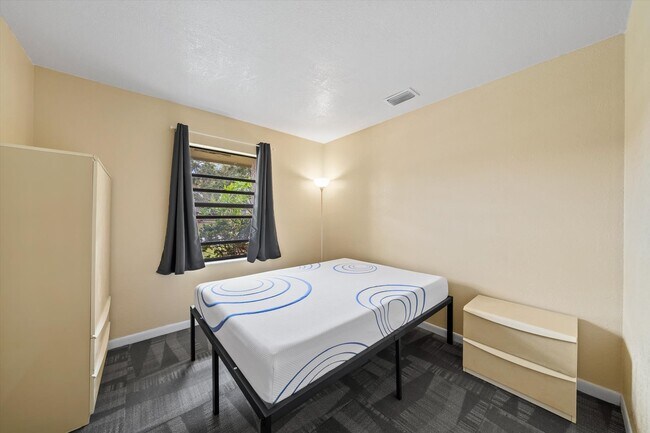 Building Photo - 701 Elmont St NW