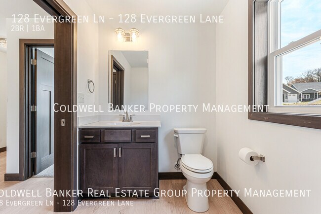 Building Photo - 128 Evergreen Ln