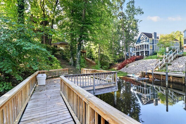 Building Photo - 151 Seagrove Ln