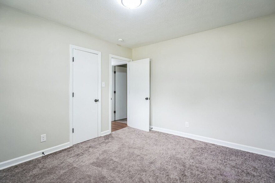 Building Photo - 628 Mclamb Dr
