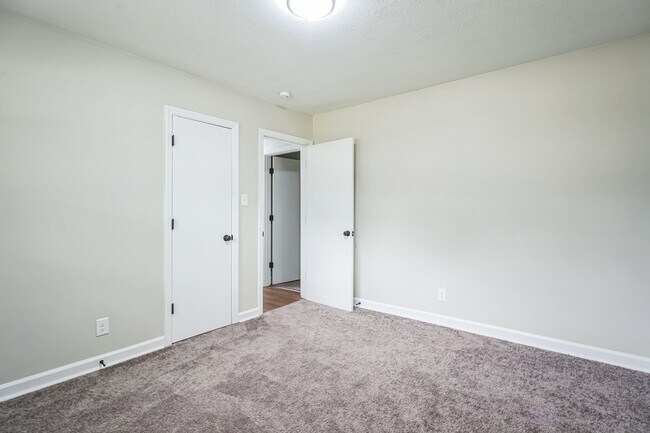 Building Photo - 4BR Brick Ranch with Upgrades & Room to Feel at Home!
