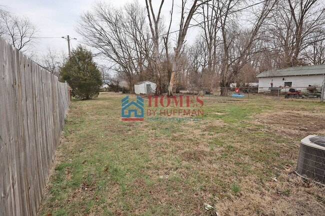 Building Photo - Two Bedroom House