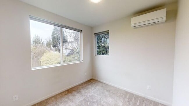 Building Photo - Modern Luxury Townhome: Convenient Urban L...