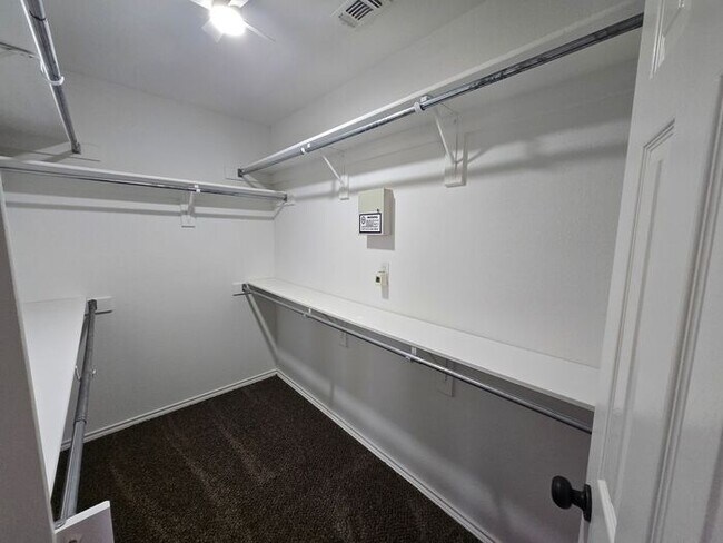 Building Photo - 6116 Thursby Ave