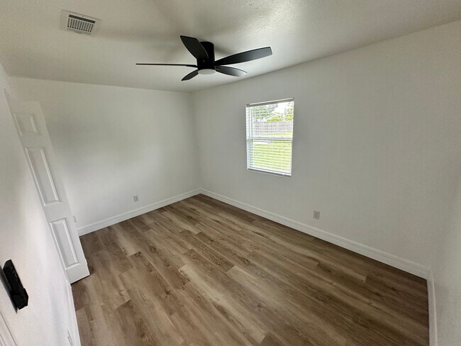 Building Photo - 2517 Oak Hollow Dr