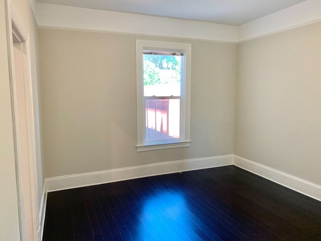 Building Photo - 54-56 Sharon St