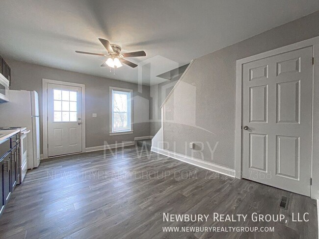 Building Photo - Spacious & Updated 2-Bedroom Row Home – Mo...