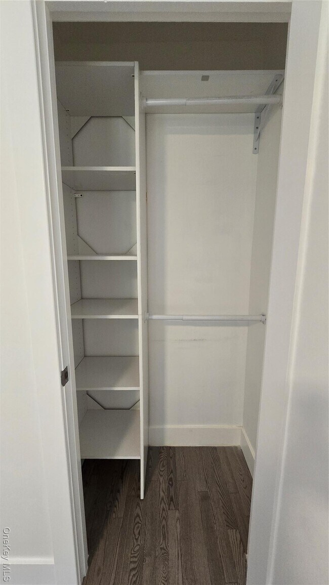 Building Photo - 74-11 85th Dr