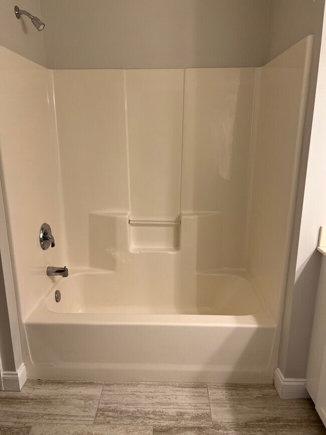 Building Photo - 1945 Tara Ct