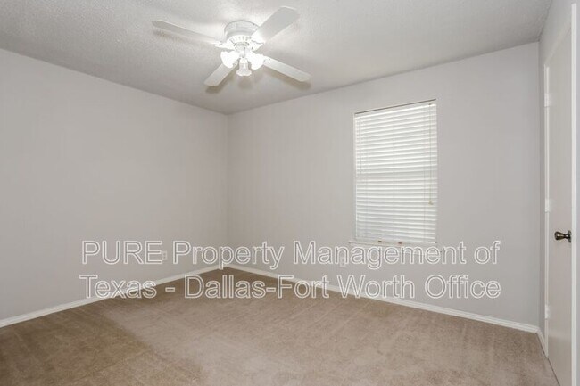 Building Photo - 7705 Red Oak St