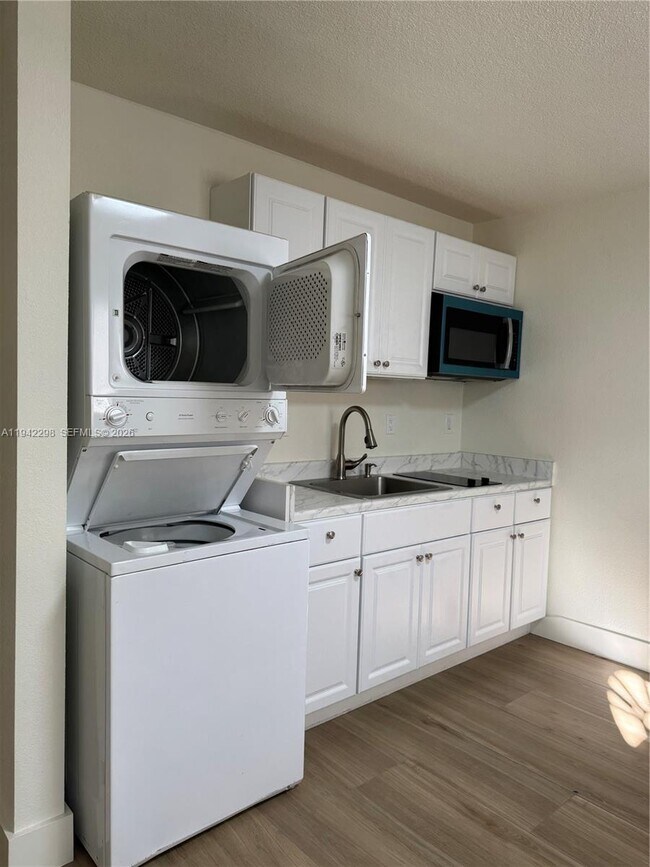 Building Photo - 1810 SW 93rd Ct