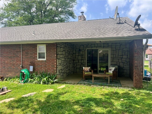 Building Photo - 2009 S 11th St