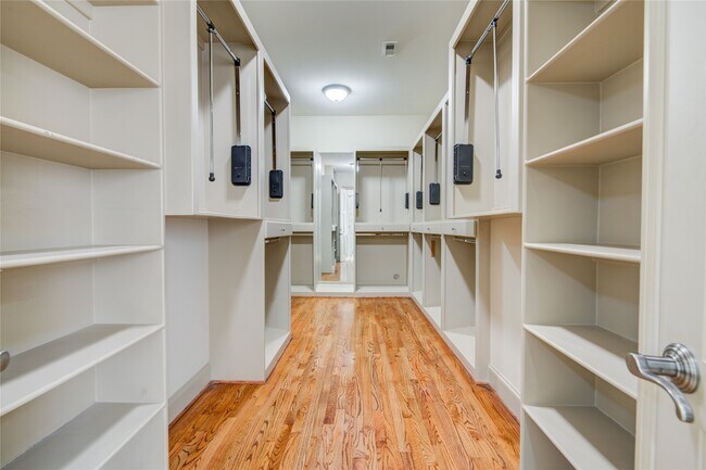 Building Photo - 5346 Val Verde St